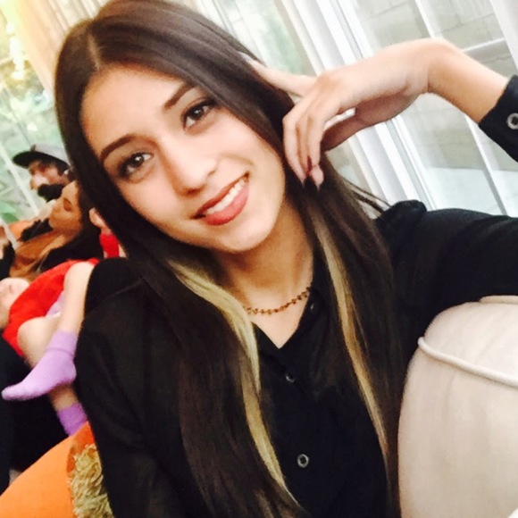 Profile Picture of Janelle Gonzales (@janellegeee) on Poshmark