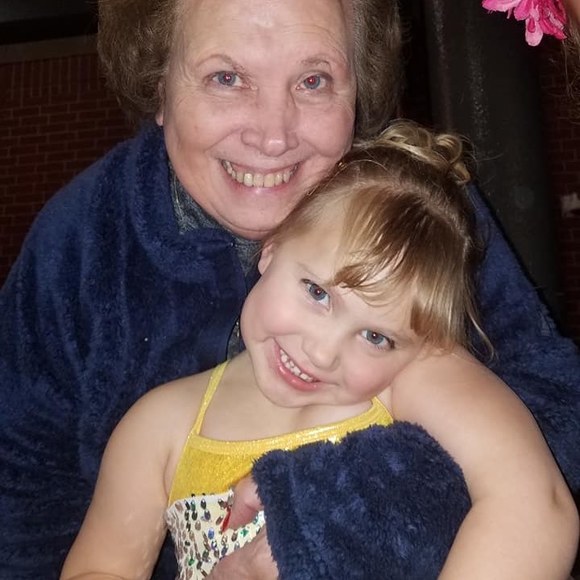 Profile Picture of Theresa Bieganski (@bieganskiterry) on Poshmark