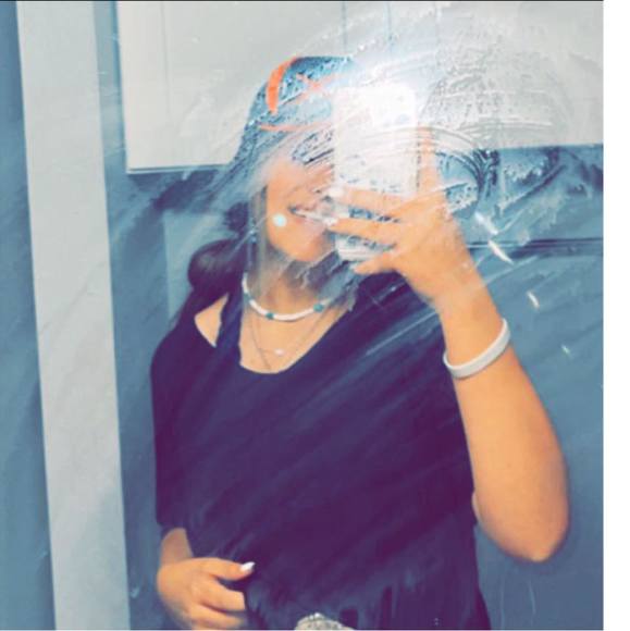 Profile Picture of Lucy Porter (@lucyporter717) on Poshmark