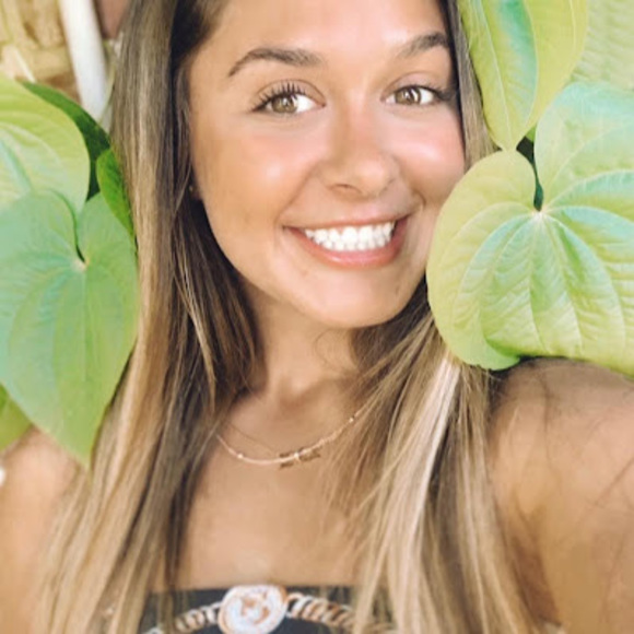 Profile Picture of Jackie Gratsch (@jackie_gratsch) on Poshmark