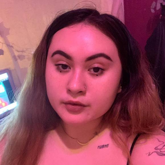 Profile Picture of Tia Baldwin (@tiabaldwin22) on Poshmark