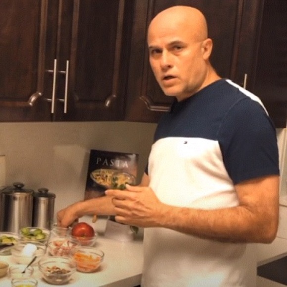 Profile Picture of Luis Merchan dishes (@catire940) on Poshmark