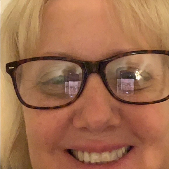 Profile Picture of Rosemarie Graff (@disneyroseg) on Poshmark