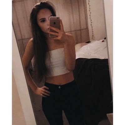 Profile Picture of Aimee (@alholden_) on Twitter