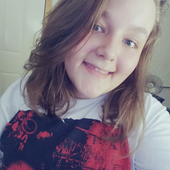 Profile Picture of Tessa Heston (@tessaheston) on Poshmark