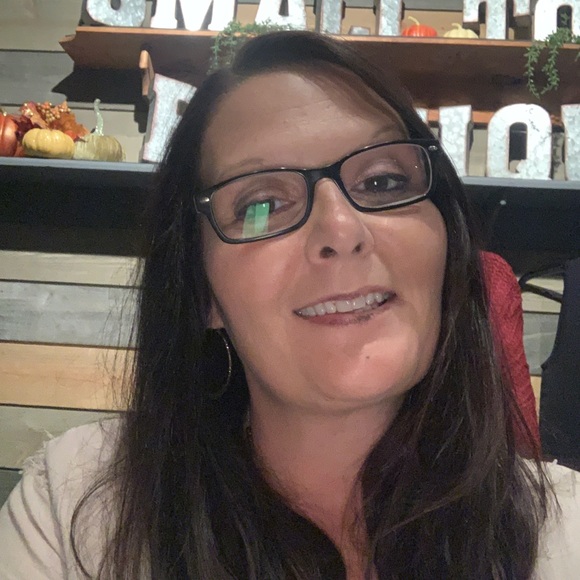 Profile Picture of Kim Fryer (@fryerkimberly) on Poshmark