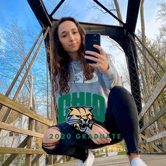 Profile Picture of Jenna Steinberger (@jrae4444) on Poshmark