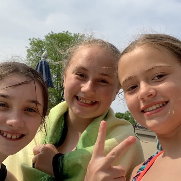 Profile Picture of Molly Prosen (@mo_pro) on Poshmark