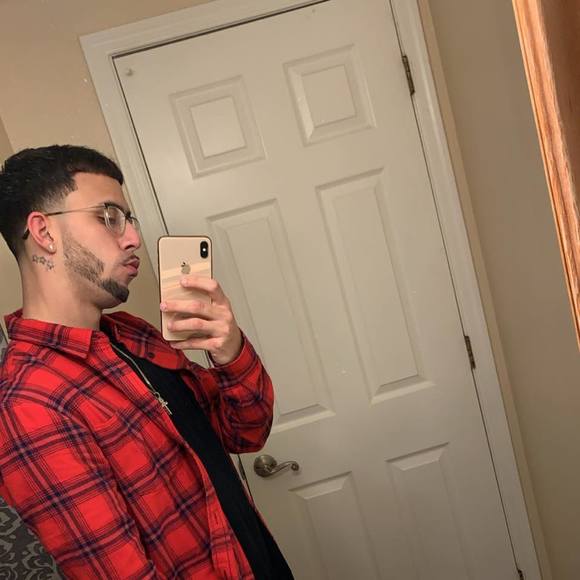 Profile Picture of Robert Holub (@mlbyoungboy) on Poshmark