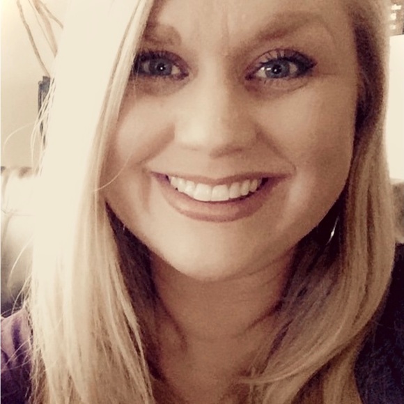 Profile Picture of Michelle Durham (@shellbell_0412) on Poshmark