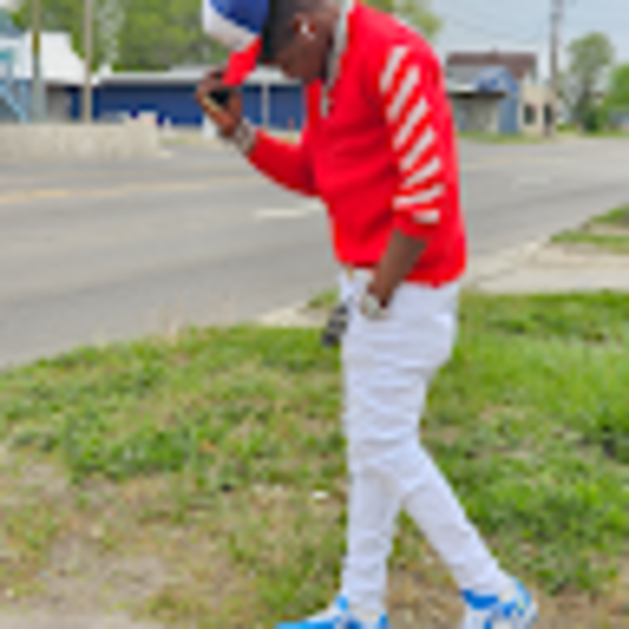 Profile Picture of Ebengo Bakari (@ebengobakari) on Poshmark