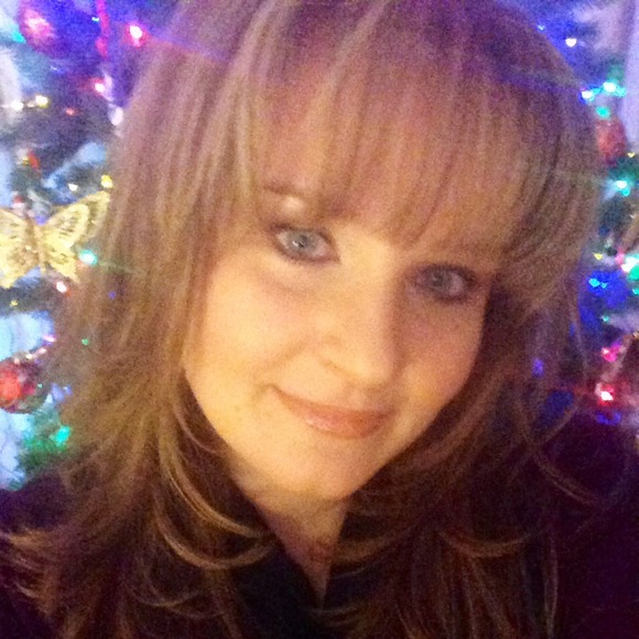 Profile Picture of Allison Prendamano (@alliemarie71) on Poshmark