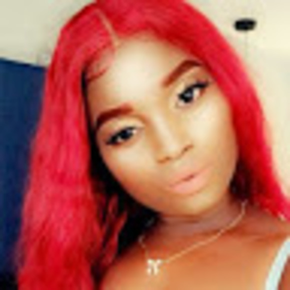 Profile Picture of Ariane Blane (@arianeblane8585) on Poshmark