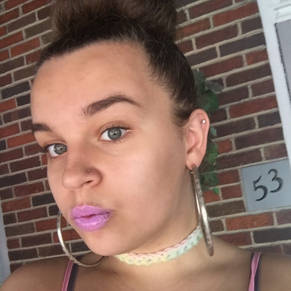 Profile Picture of Autumn Poole (@autumnbaby1027) on Poshmark