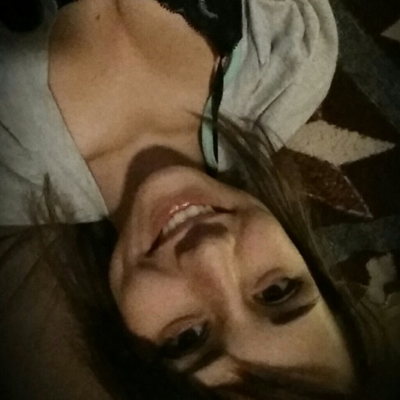 Profile Picture of Shelda Ray (@sheldaray) on Poshmark