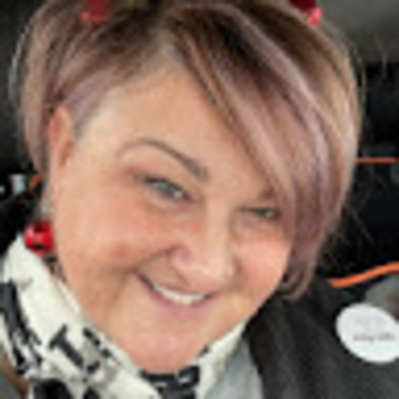 Profile Picture of Gale Sykora (@gsykora) on Poshmark