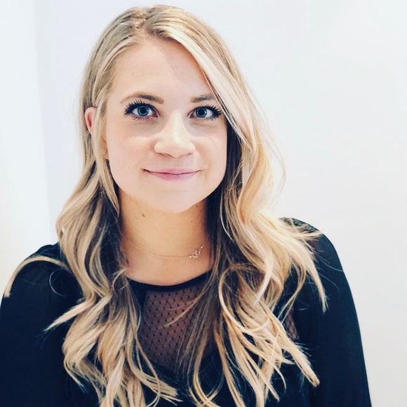 Profile Picture of Shelby Bohm (@shelbyebohm) on Poshmark