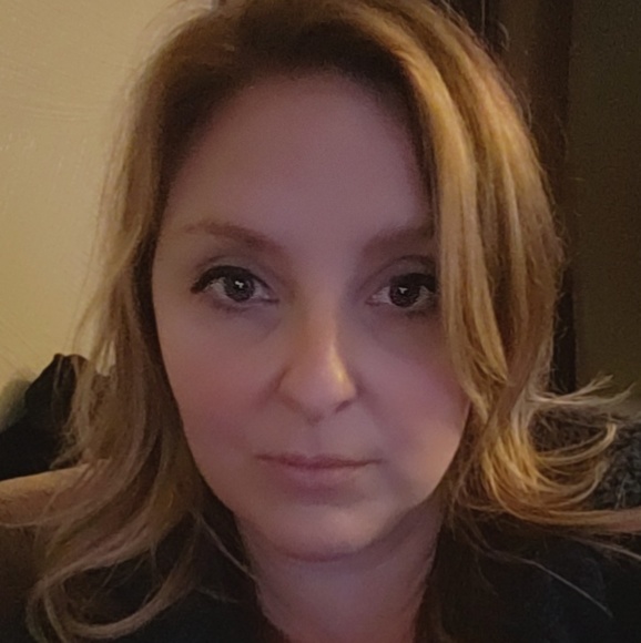 Profile Picture of Teresa Moser (@teresalmoser) on Poshmark