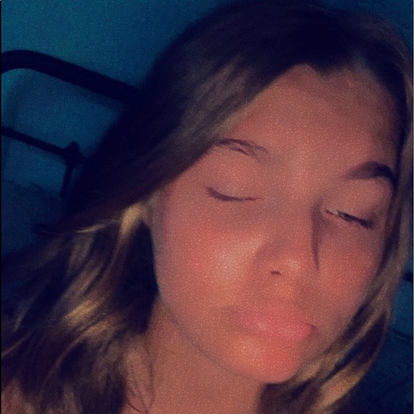Profile Picture of Azzy Ketchum (@azzyk23) on Poshmark