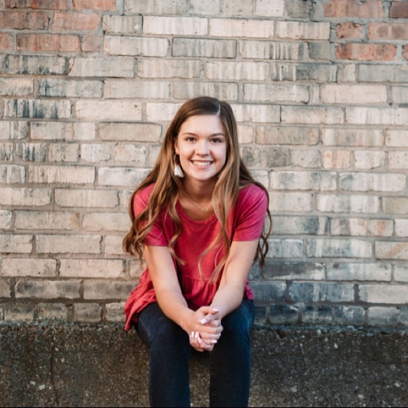 Profile Picture of Kailyn Inderbitzin (@kailynem123) on Poshmark