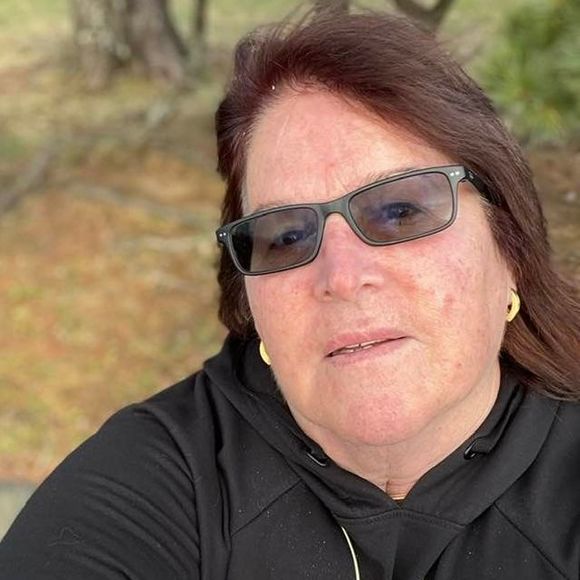 Profile Picture of Cyndy Labaire (@cyndylabaire) on Poshmark