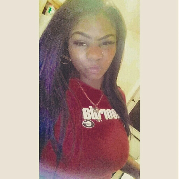 Profile Picture of Chrisy Bivens (@kissiekiss) on Poshmark
