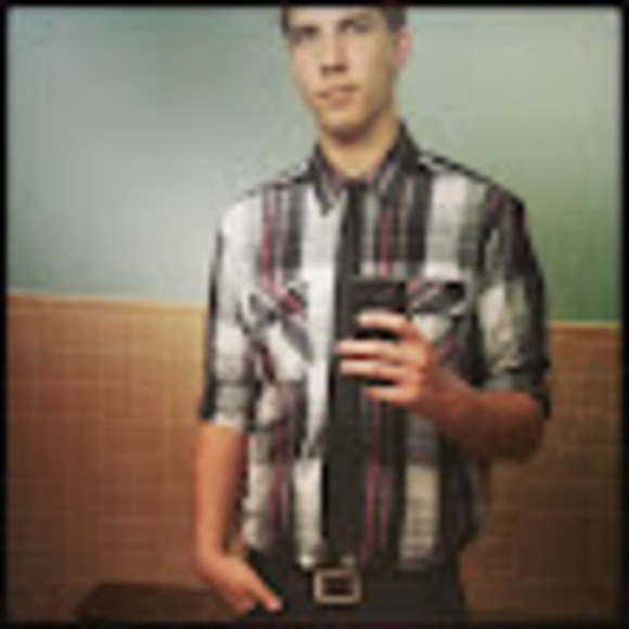 Profile Picture of Nathan Guay (@guaynathan69) on Poshmark