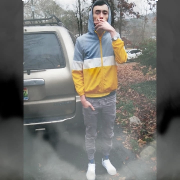 Profile Picture of Adam Gannon (@adamgannon) on Poshmark
