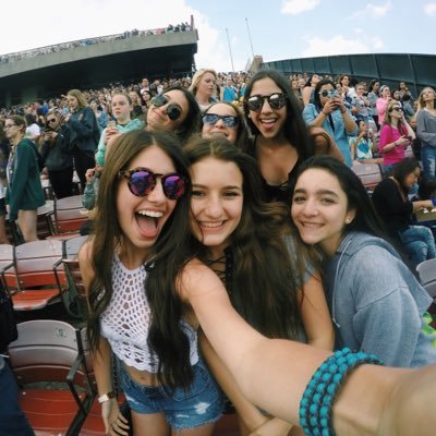 Profile Picture of Lindsey Pollack (@lindseypollackk) on Twitter