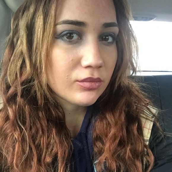 Profile Picture of Janilisse Wahlstrom (@bellejayy) on Poshmark