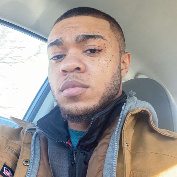 Profile Picture of Alex Wiggs (@wiggstoraw) on Poshmark