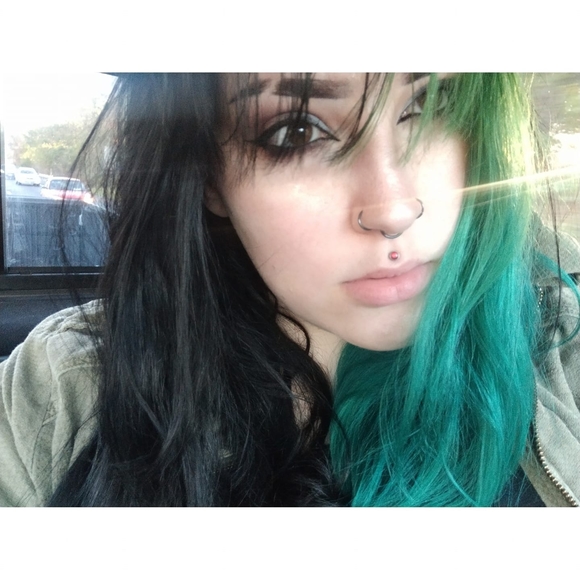 Profile Picture of Cierra Dottellis (@ciecie29) on Poshmark