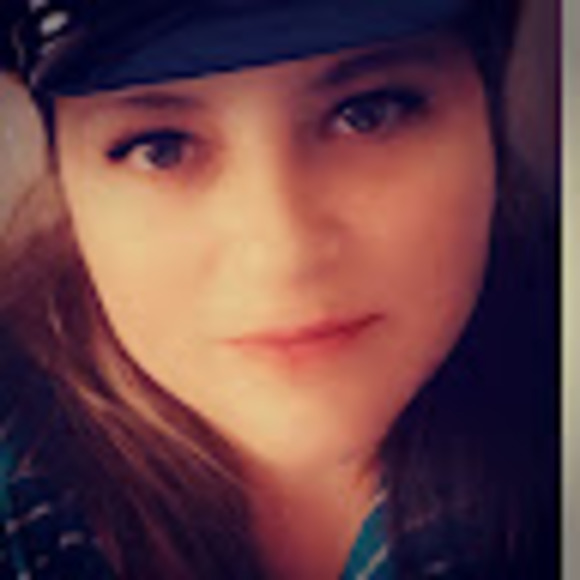 Profile Picture of Jodie Joyce-cook (@joycecookj) on Poshmark