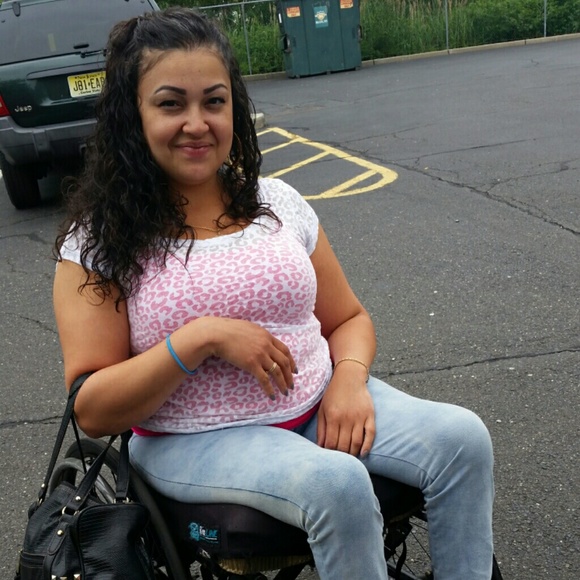 Profile Picture of Mailene Cardona (@mcardona85) on Poshmark