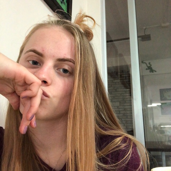 Profile Picture of Whitney Januszewski (@whitneyjanu) on Poshmark
