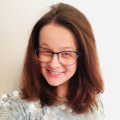 Profile Picture of Elizabeth Etches Jones (@ejonesopera) on Twitter