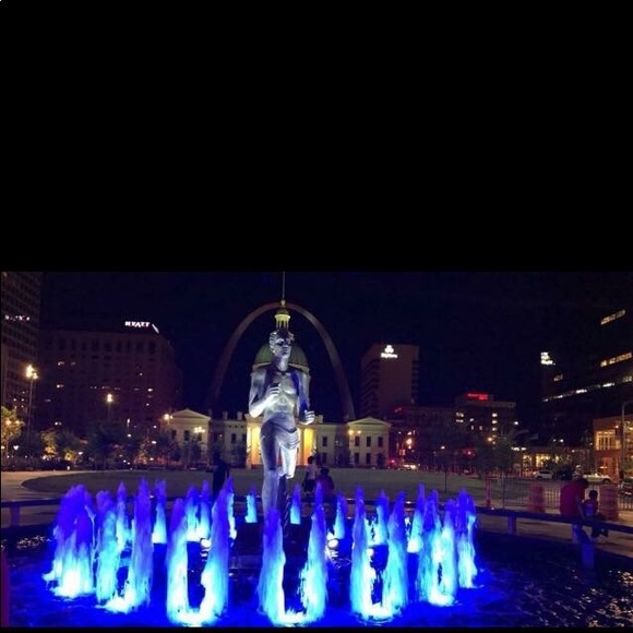 Profile Picture of Noor Al (@171990) on Poshmark