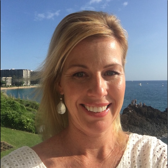 Profile Picture of Tasha Barella (@tbarella) on Poshmark