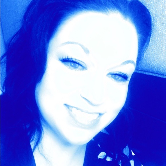 Profile Picture of Jamie Moellentine (@jmoellentine) on Poshmark