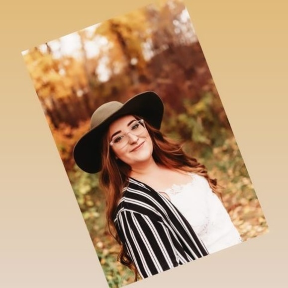 Profile Picture of Shelby Bulgin (@shelbybulgin) on Poshmark