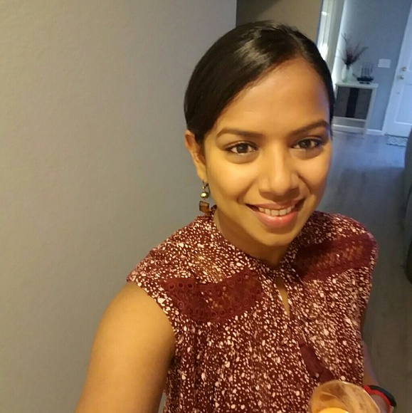 Profile Picture of Manimozhi Manivannan (@manivam) on Poshmark