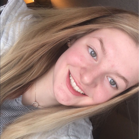 Profile Picture of Sydney Bronner (@sydneybronner5) on Poshmark