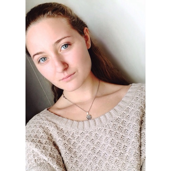 Profile Picture of Bryanna Simone (@bryannasimons) on Poshmark