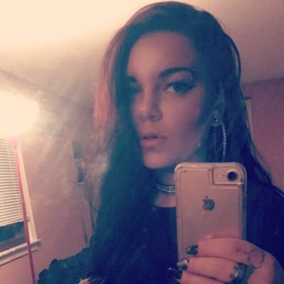 Profile Picture of Michelle Moloney (@sweetbuddahkush) on Twitter