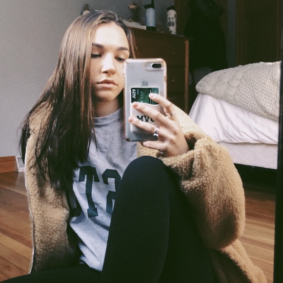 Melissa Ednie - Poshmark Profile Picture of Melissa Ednie (@mjednie9) on Poshmark