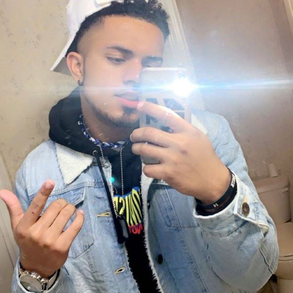 Profile Picture of Tony Walker (@tonywalker998) on Poshmark