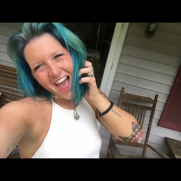 Profile Picture of Lacey Reeves (@lacereeves) on Poshmark