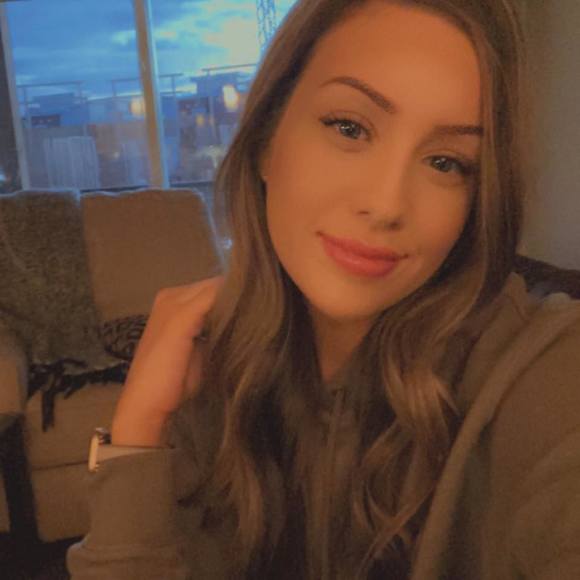 Profile Picture of Kristina Albiston (@kalbiston75) on Poshmark
