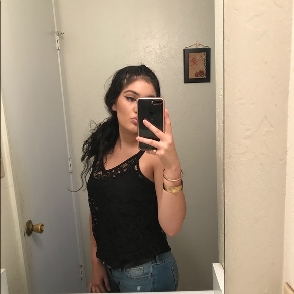 Profile Picture of Cristal Sanchez (@cristal_8) on Poshmark