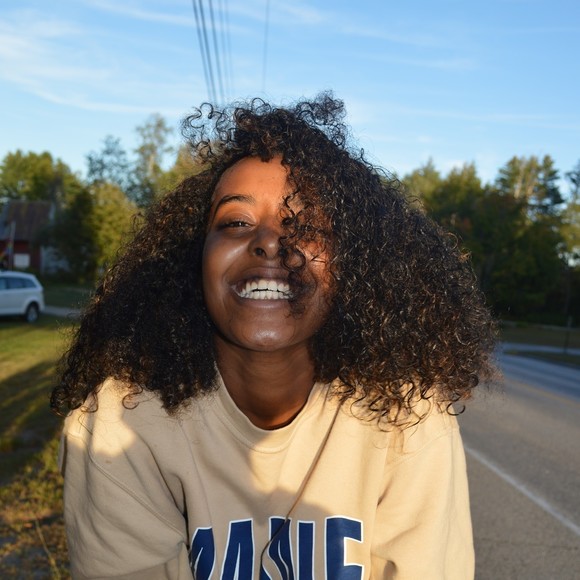 Profile Picture of Zemmi Macmillan (@zemmi09) on Poshmark